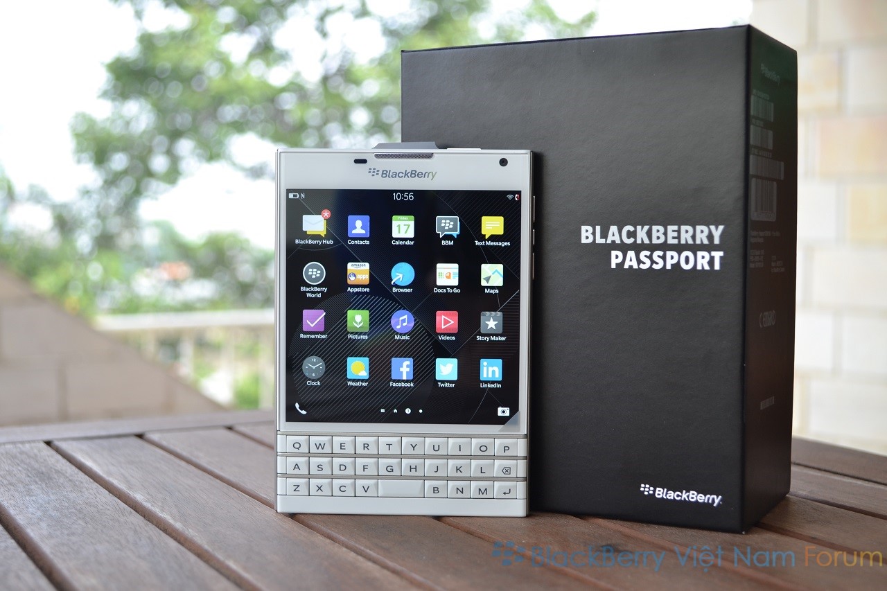 Blackberry_Passport_trang