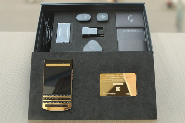 blackberry-porsche-design-p9983-graphite-gold-6 large